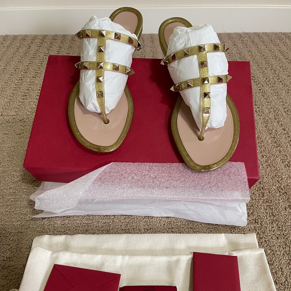 Valentino Garavani Glitter Rockstud Flip Flops s38